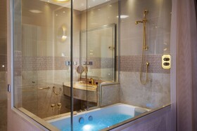 Paris J'Adore Hotel & Spa