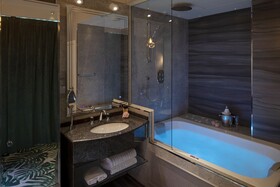 Paris J'Adore Hotel & Spa
