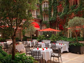 Hotel Plaza Athenee