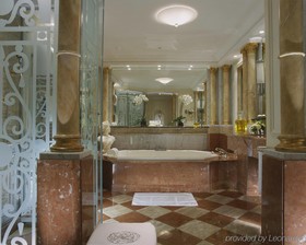 Hotel Plaza Athenee
