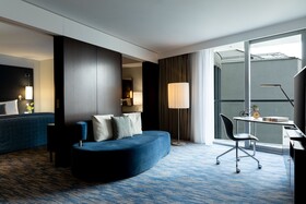 Renaissance Paris Arc de Triomphe Hotel