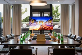 Renaissance Paris Arc de Triomphe Hotel