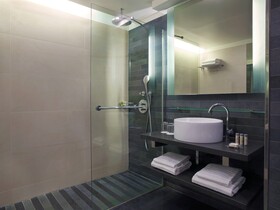 Renaissance Paris Arc de Triomphe Hotel