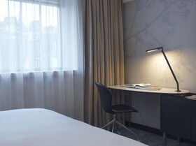 Renaissance Paris Arc de Triomphe Hotel