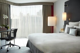 Renaissance Paris Arc de Triomphe Hotel