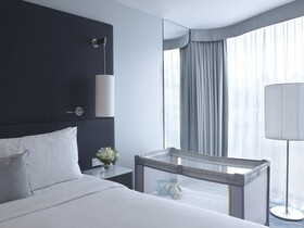 Renaissance Paris Arc de Triomphe Hotel