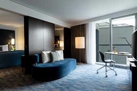 Renaissance Paris Arc de Triomphe Hotel
