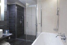 Renaissance Paris Arc de Triomphe Hotel