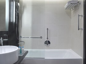 Renaissance Paris Arc de Triomphe Hotel
