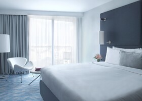 Renaissance Paris Arc de Triomphe Hotel