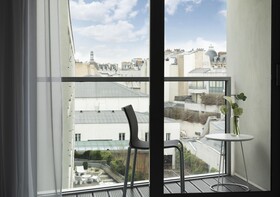 Renaissance Paris Arc de Triomphe Hotel