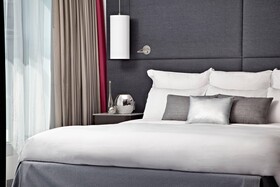 Renaissance Paris Arc de Triomphe Hotel