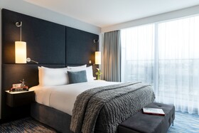 Renaissance Paris Arc de Triomphe Hotel