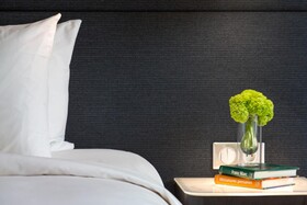 Renaissance Paris Arc de Triomphe Hotel