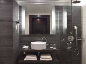 Renaissance Paris Arc de Triomphe Hotel