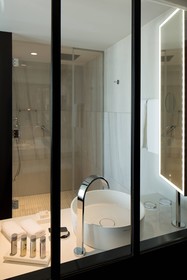 Renaissance Paris Republique Hotel