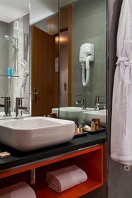 Timhotel Opéra Blanche Fontaine