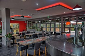 Hotel Jardins Epone