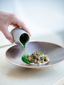 Ezia, Restaurant & Hôtel