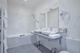 Kyriad Saumur Centre