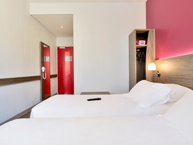 Hôtel Kyriad Saint Chély d'Apcher - Aire de la Lozère