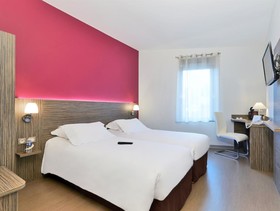 Hôtel Kyriad Saint Chély d'Apcher - Aire de la Lozère