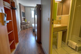 B&B Hôtel Saint-Etienne Monthieu
