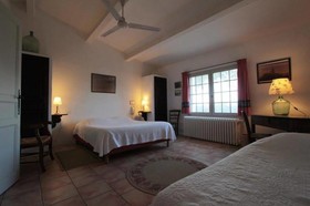 Cacharel Hotel