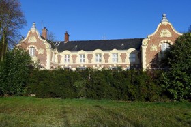 Le Château Des Ormes