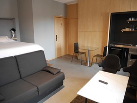 Le Chat Qui Dort-Suites