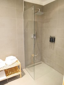 Le Chat Qui Dort-Suites