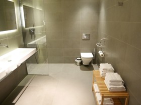 Le Chat Qui Dort-Suites