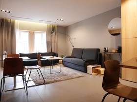 Le Chat Qui Dort-Suites