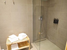 Le Chat Qui Dort-Suites