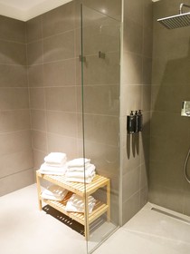 Le Chat Qui Dort-Suites