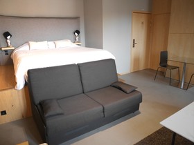 Le Chat Qui Dort-Suites