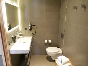 Le Chat Qui Dort-Suites