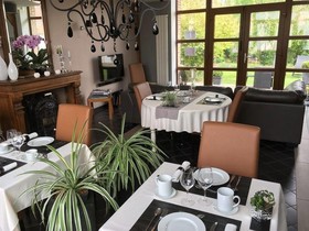 Au Coeur Des Hôtes