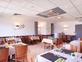 Logis Hotel Angers Sud Rest. Henriette