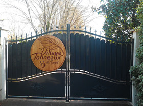 Village Tonneaux De Tirpoil