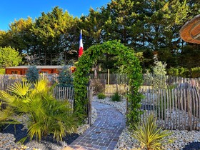 Le Petit Champigny
