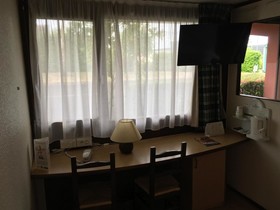 greet Hotel Chatellerault