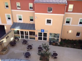 First Inn Hotel