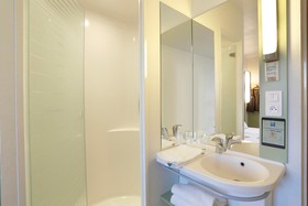 First Inn Hotel