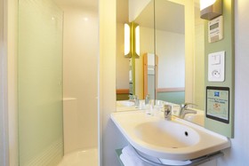 First Inn Hotel