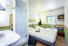 First Inn Hotel