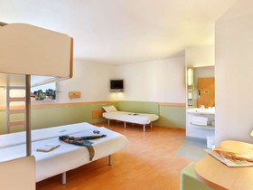 First Inn Hotel