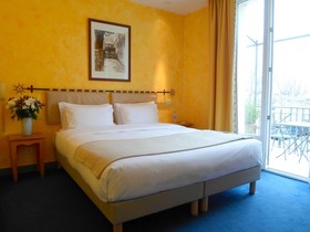 Brit Hotel Acacias