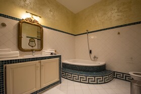 A l'ombre du Palais