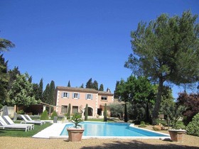 Le Clos Des Cypres
